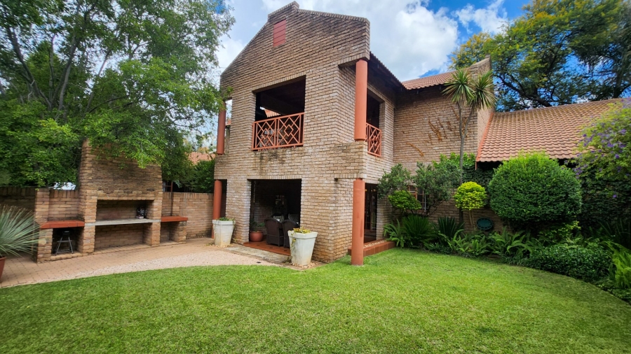 5 Bedroom Property for Sale in Wilkoppies North West